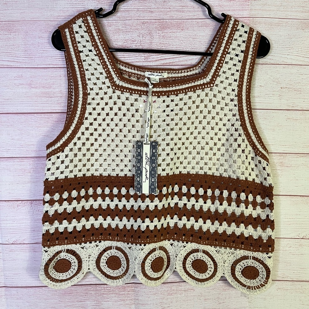 Ultra Pink NWT Knit Crochet Tank Top Size‎ Small